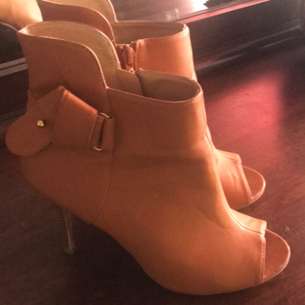 Peep toe boots!
